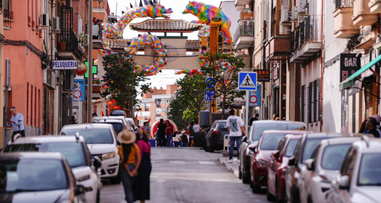 Nuevo arco chino de Usera, del artista Okuda San Miguel