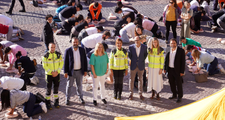 La vicealcaldesa de Madrid y delegada de Seguridad y Emergencias, Inma Sanz, asiste a la formación multitudinaria en reanimación cardiopulmonar (RCP) que SAMUR-Protección Civil imparte a cientos de escolares