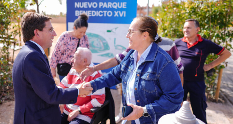 Almeida con ciudadan&iacute;a en el nuevo parque Benedicto XVI