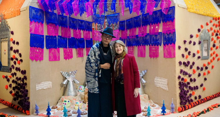 La delegada de Cultura, Turismo y Deporte, Marta Rivera de la Cruz, en la presentación de los altares mexicanos del Día de Muertos