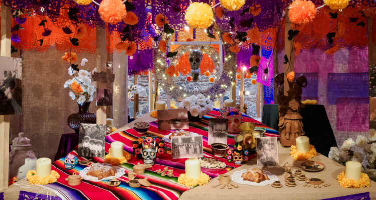 Presentación de los altares mexicanos del Día de Muertos
