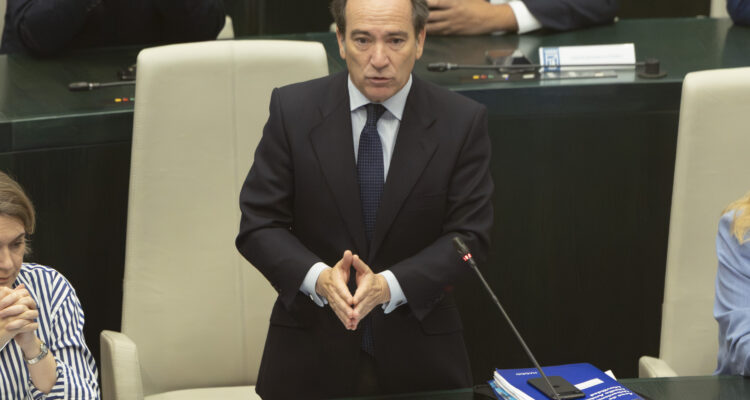 Carabante durante la sesión extraordinaria del Pleno municipal de hoy