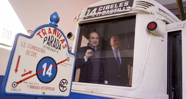 Carabante y Sánchez en el tranvía FIAT PCC