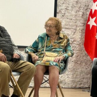 Encuentro con tres vecinos centenarios en el Centro Municipal de Mayores Antonio Mingote