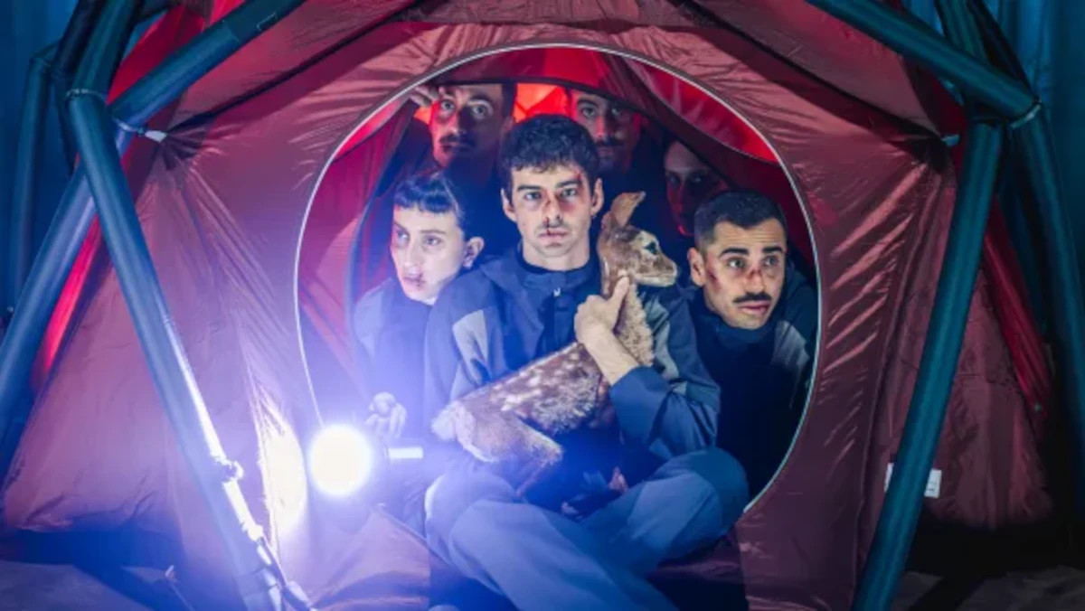'ULTIMATUM', la nueva creación de la compañía Led Silhouette. ©Irantzu Pastor