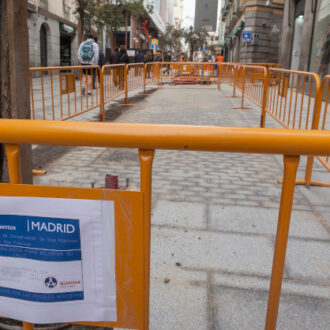 Obras de mantenimiento del pavimento en una calle de Madrid. Imagen de archivo