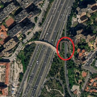Mapa con la pasarela de acceso del puente La Lira