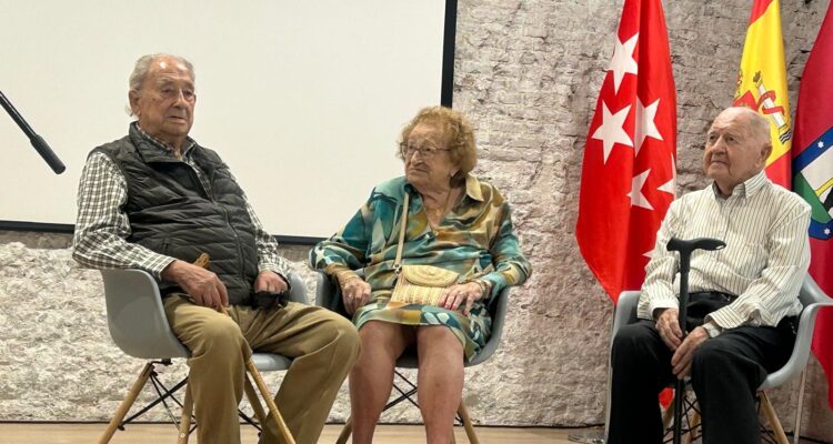 Encuentro con tres vecinos centenarios en el Centro Municipal de Mayores Antonio Mingote