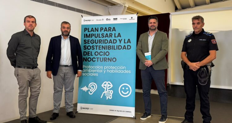 Carlos segura en la apertura de la jornada formativa con motivo de la campaña ‘La fiesta está dentro del club #EnLaCalleSilencio’