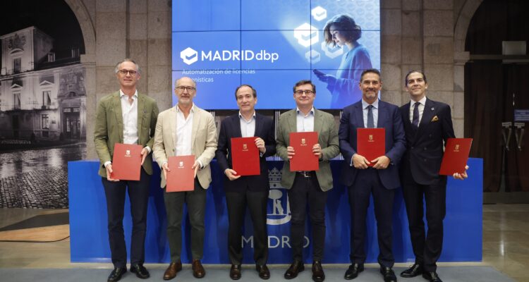 Foto de familia firmantes de MADRIDdbp