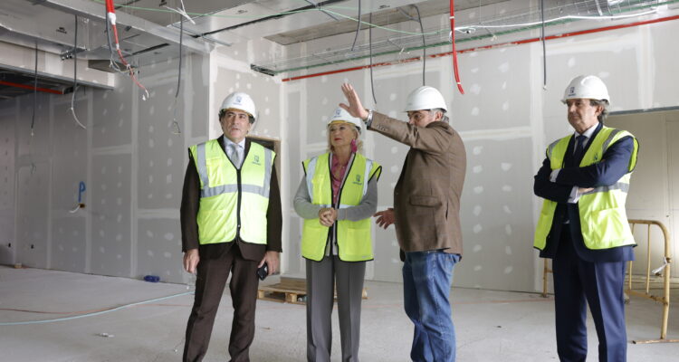García Romero y Pérez durante la visita a las instalaciones de la BPM Rosa Chacel
