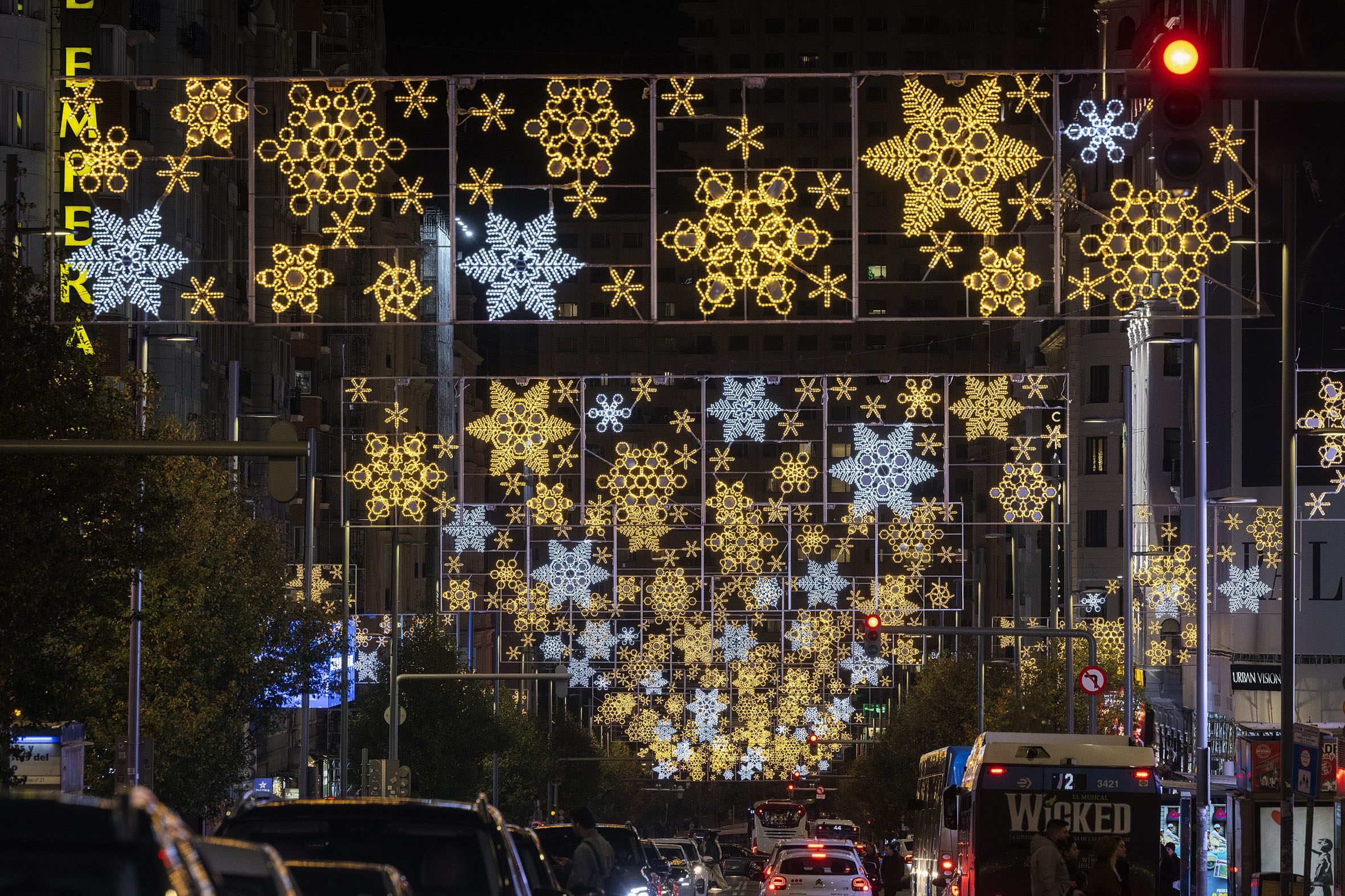 Alumbrado navideño en la Gran Vía. Imagen de archivo