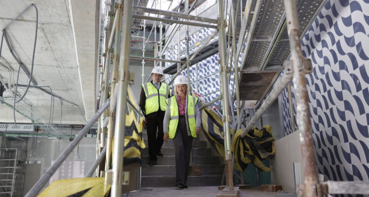 Momento de la visita a las obras de construcción de la BPM Rosa Chacel