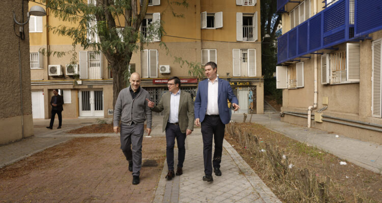 Momento de la visita a zona del distrito de Latina