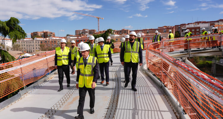 Almeida muestra las obras de Parque Ventas a autoridades y representantes de una treintena de ciudades iberoamericanas