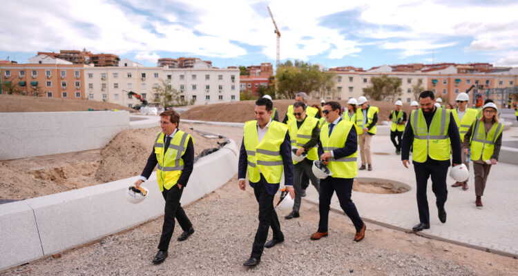 Almeida muestra las obras de Parque Ventas a autoridades y representantes de una treintena de ciudades iberoamericanas