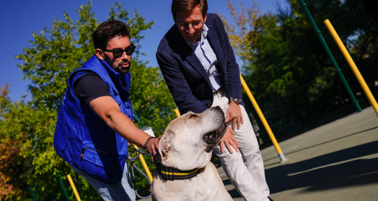 El alcalde de Madrid, José Luis Martínez-Almeida, ha presidido el acto por el 20º aniversario del Centro de Protección Animal