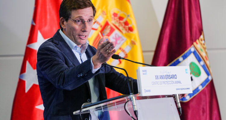 El alcalde de Madrid, José Luis Martínez-Almeida, ha presidido el acto por el 20º aniversario del Centro de Protección Animal