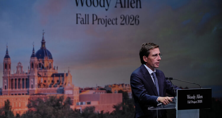 El alcalde de Madrid, José Luis Martínez-Almeida, en la presentación del rodaje de la próxima película de Woody Allen