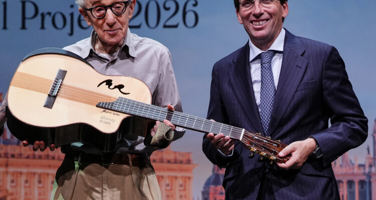 El alcalde de Madrid, José Luis Martínez-Almeida, en la presentación del rodaje de la próxima película de Woody Allen
