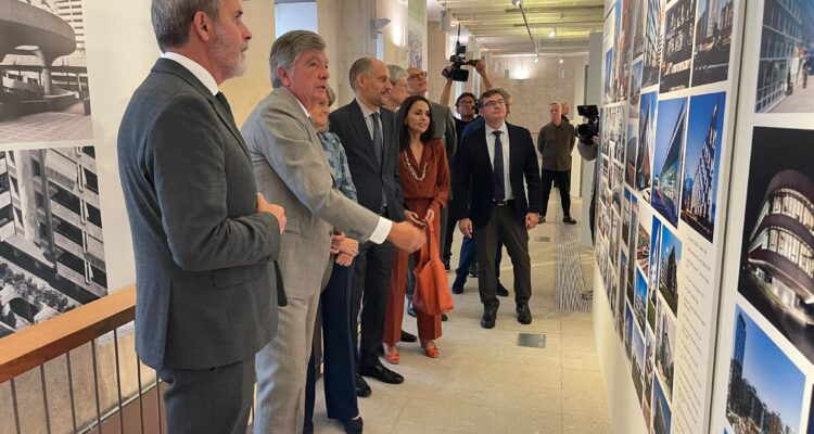 El delegado de Políticas de Vivienda y presidente de la Empresa Municipal de la Vivienda y Suelo de Madrid (EMVS Madrid), Álvaro González, en la inauguración de la XXIII Semana Internacional de la Arquitectura