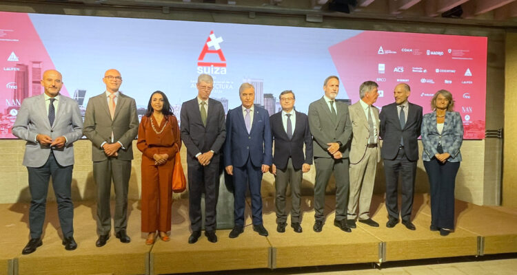 El delegado de Políticas de Vivienda y presidente de la Empresa Municipal de la Vivienda y Suelo de Madrid (EMVS Madrid), Álvaro González, en la inauguración de la XXIII Semana Internacional de la Arquitectura