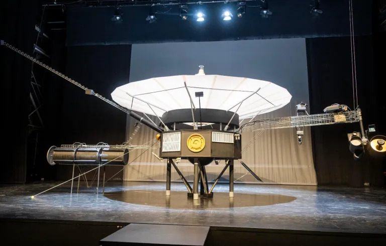 Maqueta de la sonda Voyager 1 en Contemporánea Condeduque