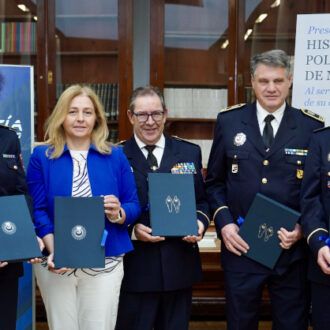 La vicealcaldesa y delegada de Seguridad y Emergencias, Inma Sanz, ha presentado el libro Historia de la Policía Municipal de Madrid